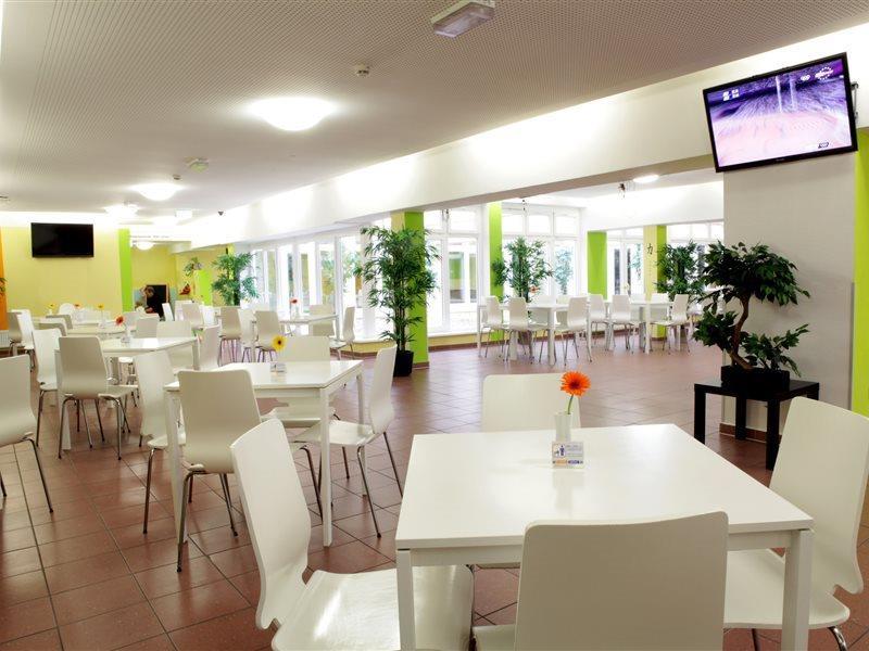 A&O Duesseldorf Hauptbahnhof Hotel Exterior photo