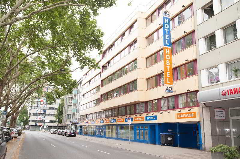 A&O Duesseldorf Hauptbahnhof Hotel Exterior photo